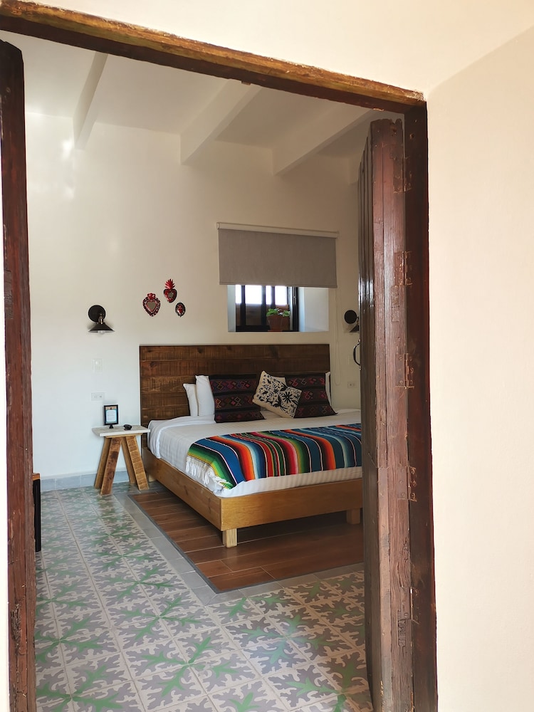 Deluxe Suite, 1 King Bed - Photo 12