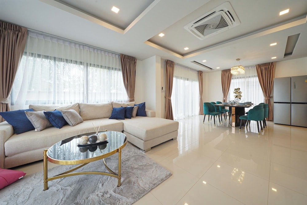 Luxury Villa, 4 Bedrooms, Non Smoking, Balcony photo 1