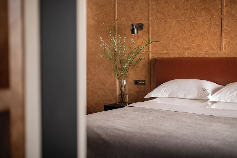 Luxury Triple Room, City View