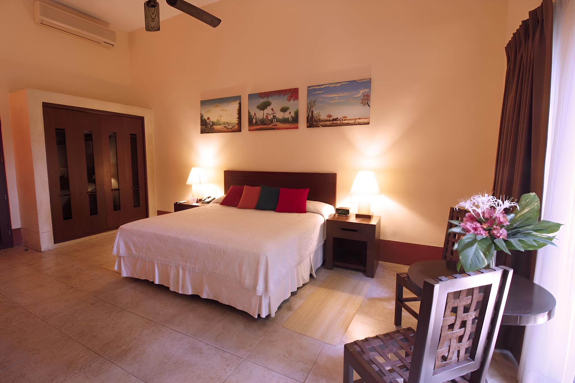 Deluxe Room, 1 King Bed, Private Pool, Courtyard Area