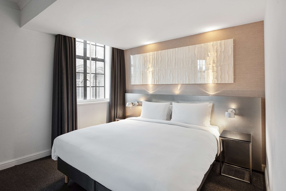 Junior Suite (Cathedral View) - Photo 10