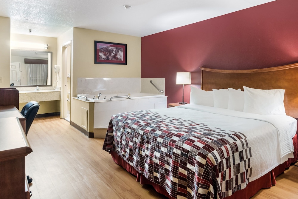 Standard Suite, 1 King Bed, Non Smoking, Jetted Tub - Photo 1