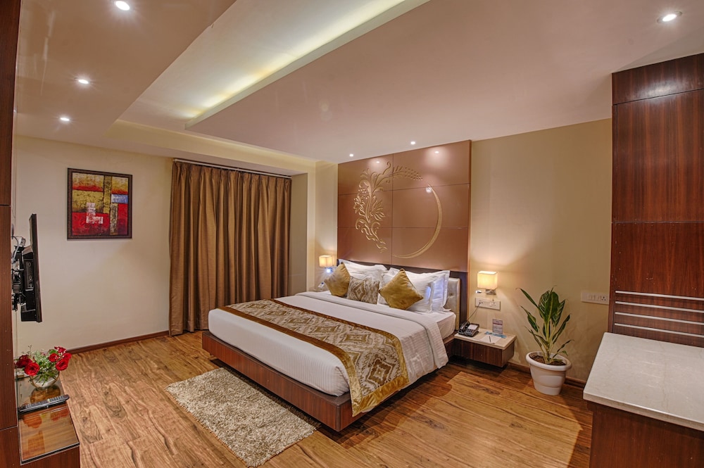 Luxury Suite, 1 King Bed photo 3