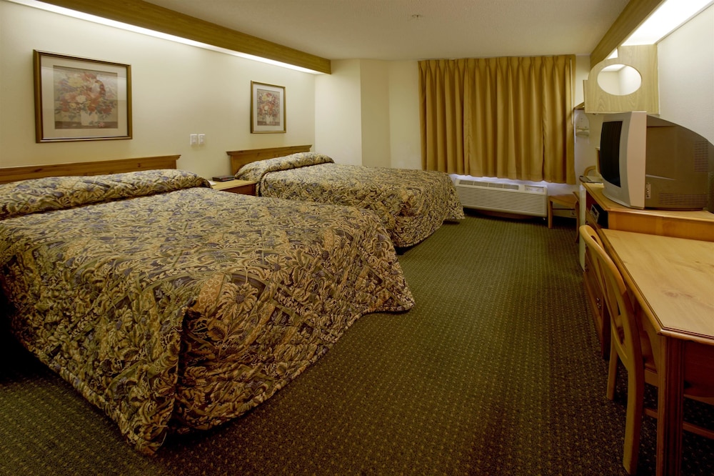 Room, 2 Double Beds - Photo 1