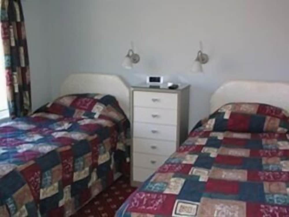 Suite, Ensuite (sleeps 5) photo 3
