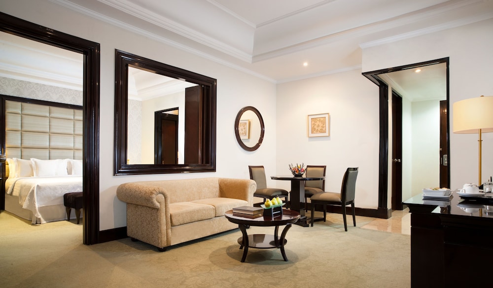 Suite, 1 King Bed - Photo 1