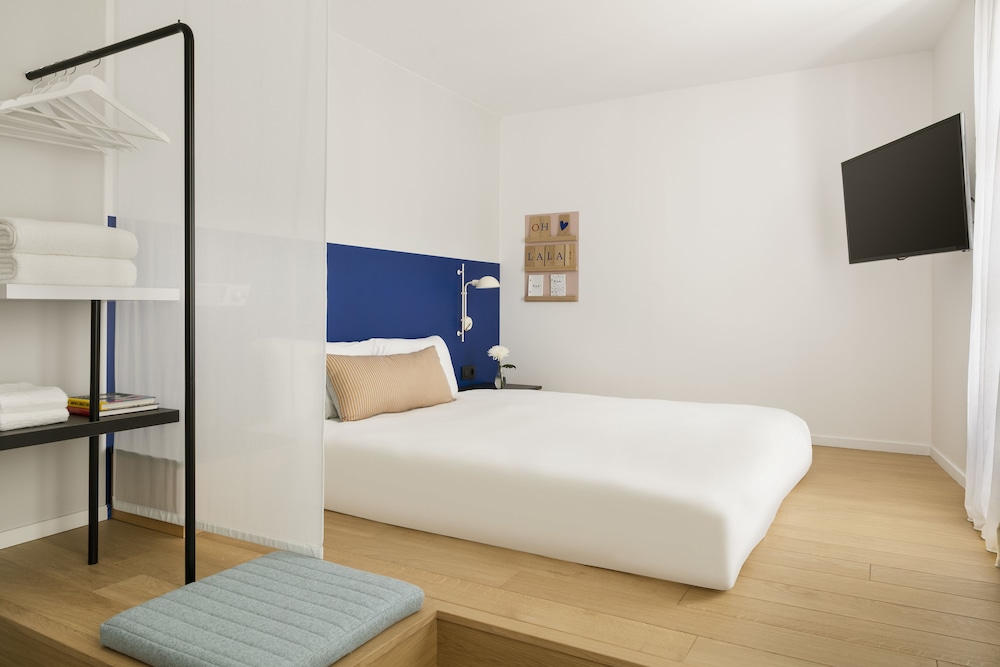 Double or Twin Room, Courtyard View (no elevator) photo 2