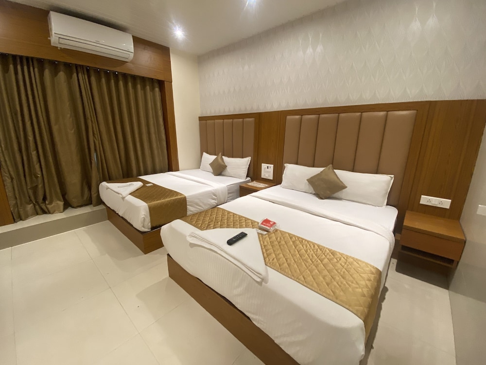 Deluxe Quadruple Room, 2 Queen Beds