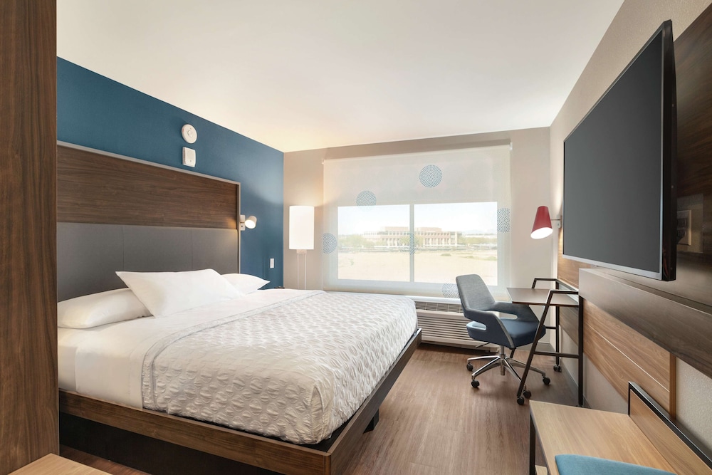 Room, 1 King Bed, Accessible, Bathtub photo 3