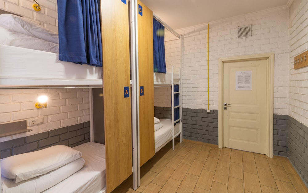 Bed in 6-Bed Male Dormitory Room photo 2