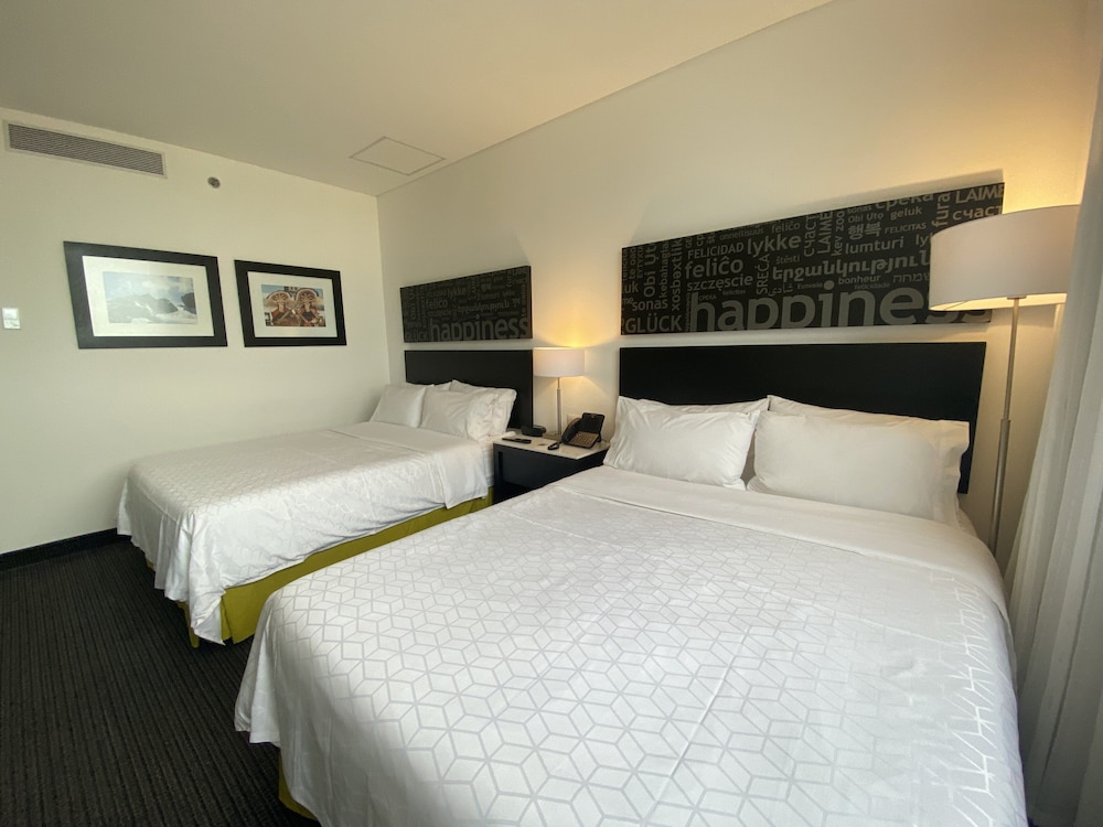 Standard Room, 2 Queen Beds photo 3