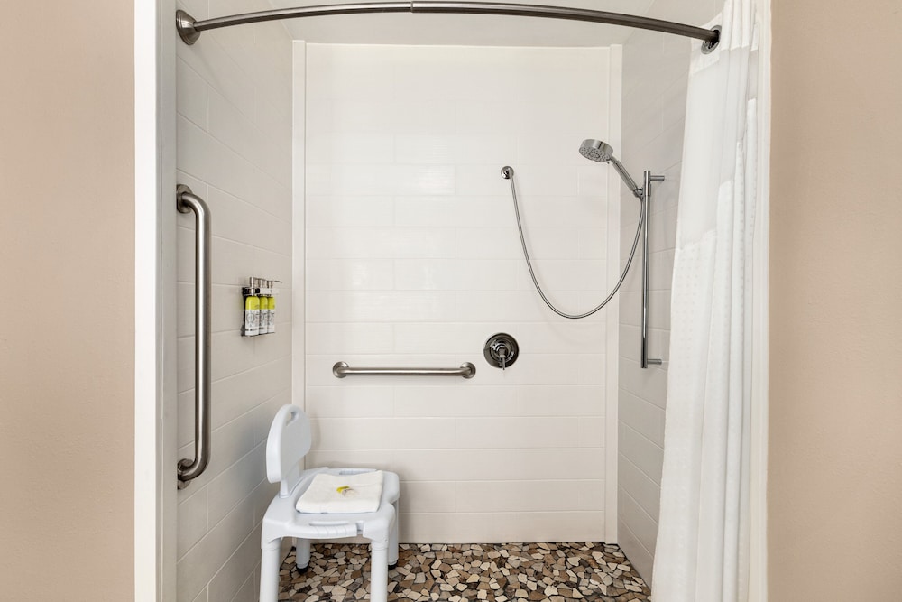 Standard Room, 1 King Bed, Accessible - Photo 15