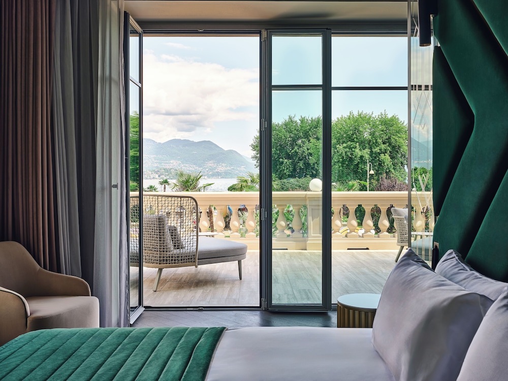 Grand Peacock Suite