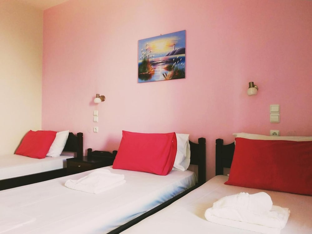 Basic Triple Room, 3 Twin Beds photo 3
