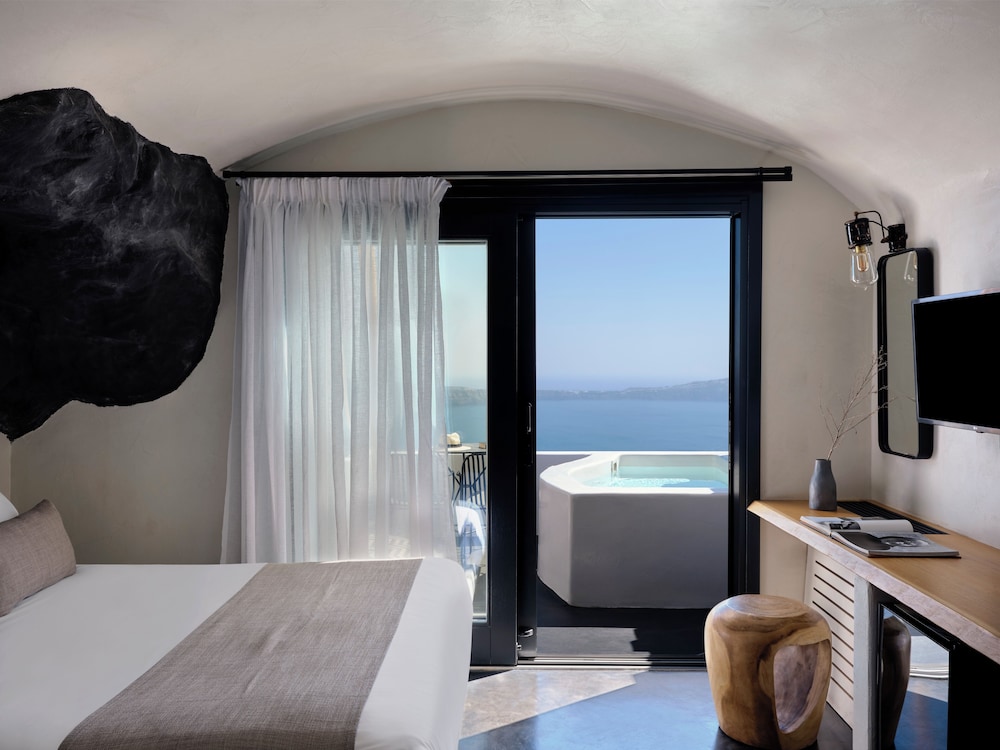Rocca Dome with Caldera View & Outdoor Hot Tub - Photo 2