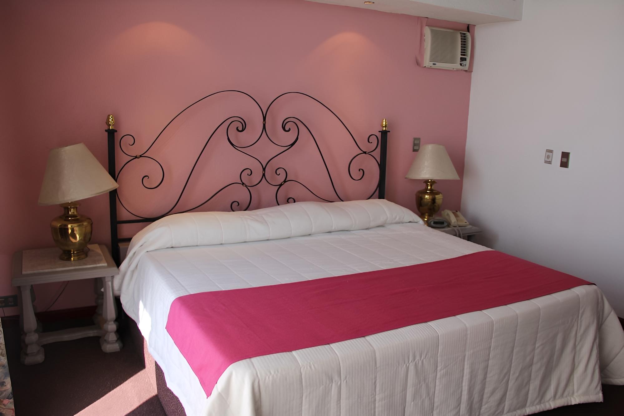 Standard Room, 1 King Bed photo 1