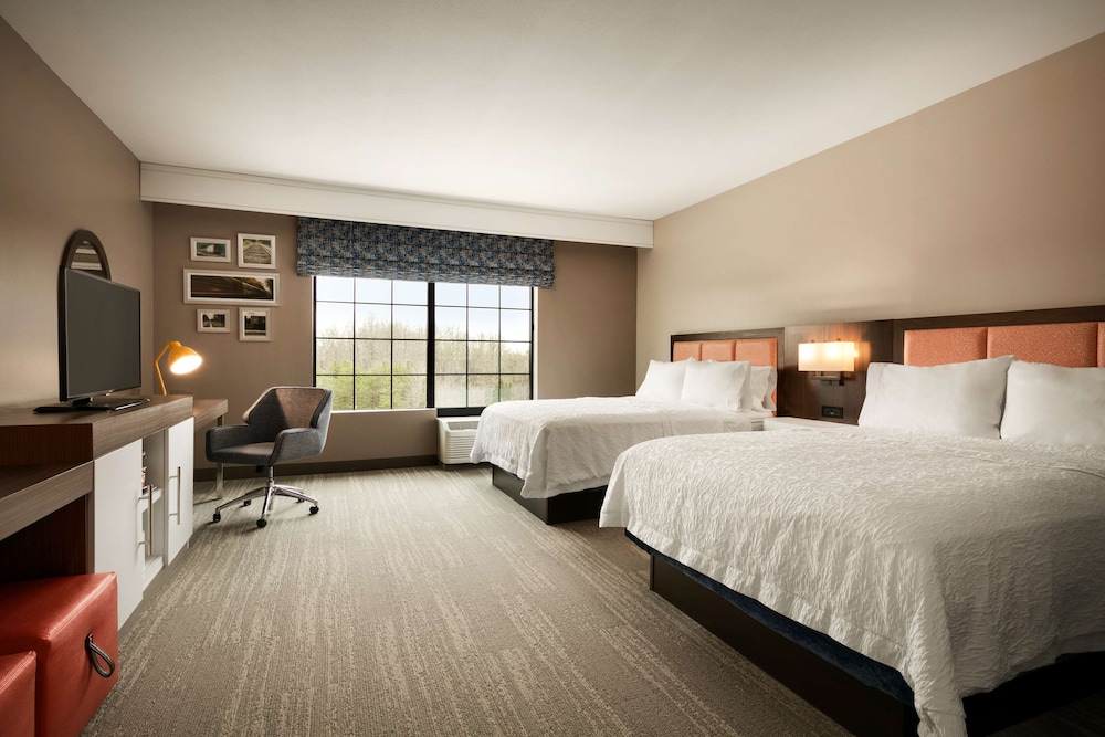 Room, 2 Queen Beds, Refrigerator (Bathtub) photo 3