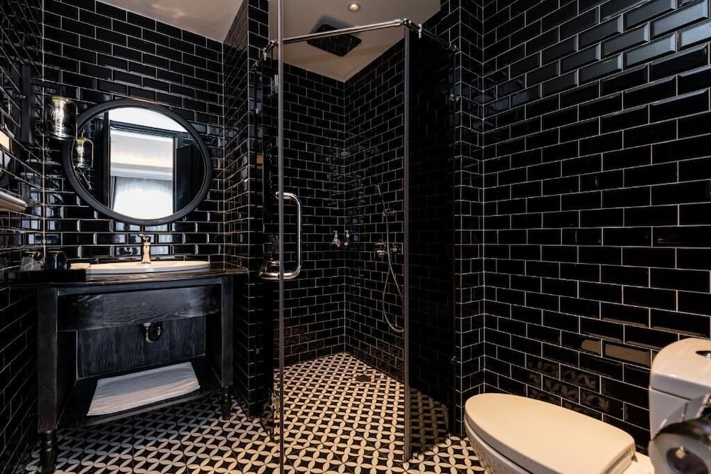Basic Double or Twin Room - Photo 8