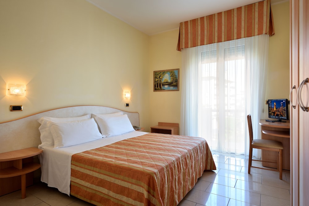 Double or Twin Room - Photo 1