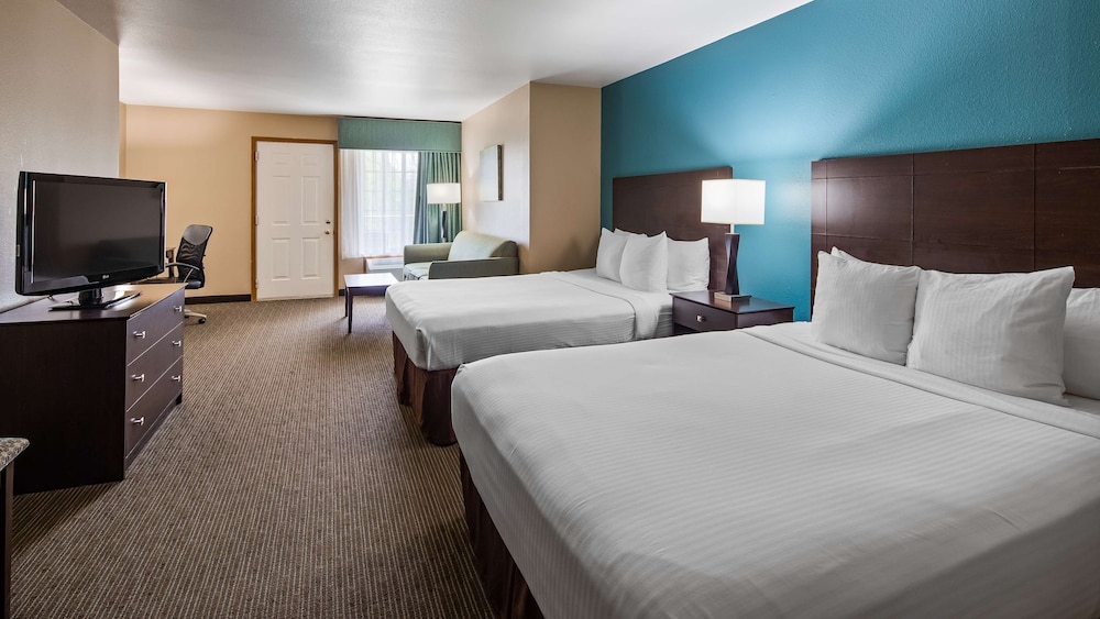 Standard Room, 2 Queen Beds, Non Smoking, Refrigerator & Microwave - Photo 1