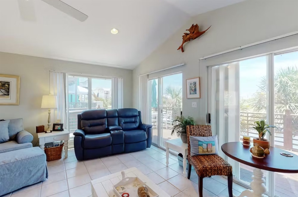 House, Multiple Beds (Just Beachy) photo 2