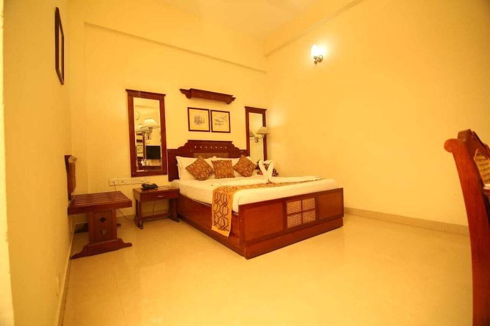 Suite - Photo 1