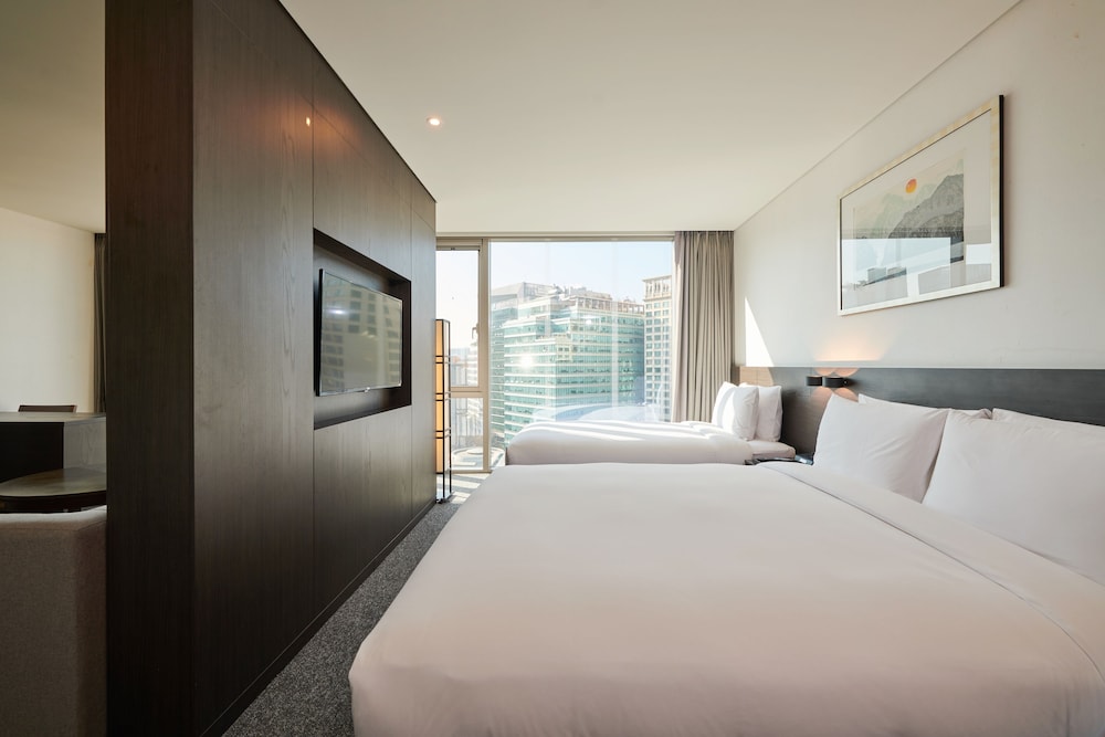 Family Suite Twin Room (Breakfast for 3) - Photo 3