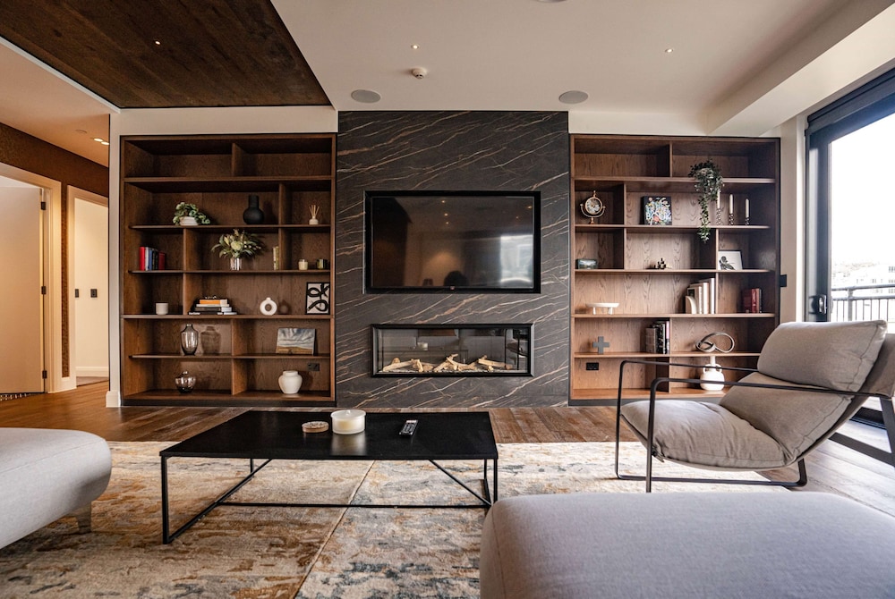 Luxury Penthouse, City View (4 King Beds) - Photo 12