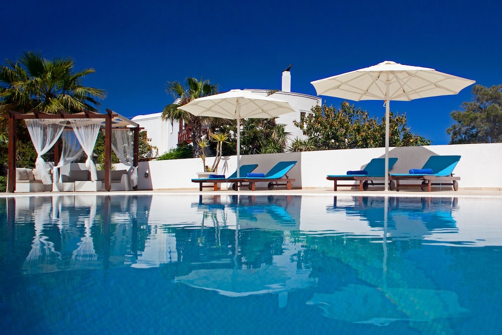 Family Suite, Patio, Pool View - Photo 3