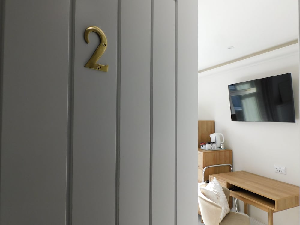 Superior Twin Room, Ensuite photo 1