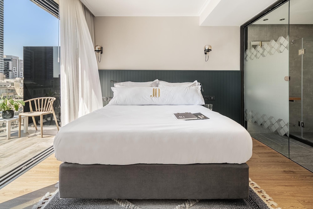 Deluxe Room, Balcony - Photo 7