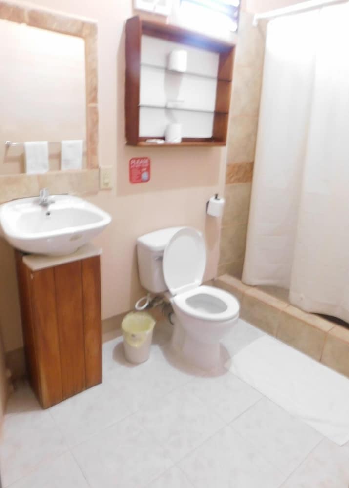 Basic Single Room, 1 Double Bed photo 2