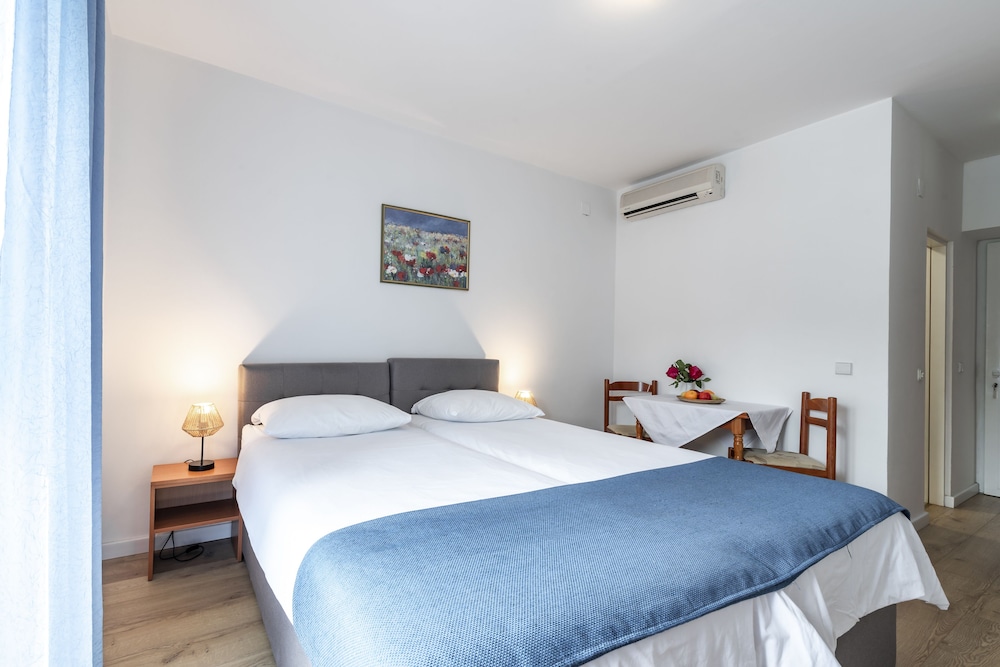 Basic Double or Twin Room, Courtyard View, Ground Floor photo 2