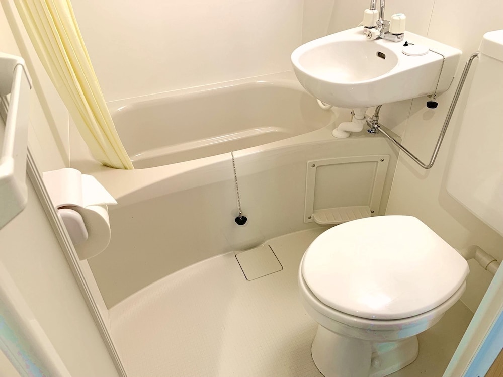 Twin Room, Private Bathroom (303) photo 3