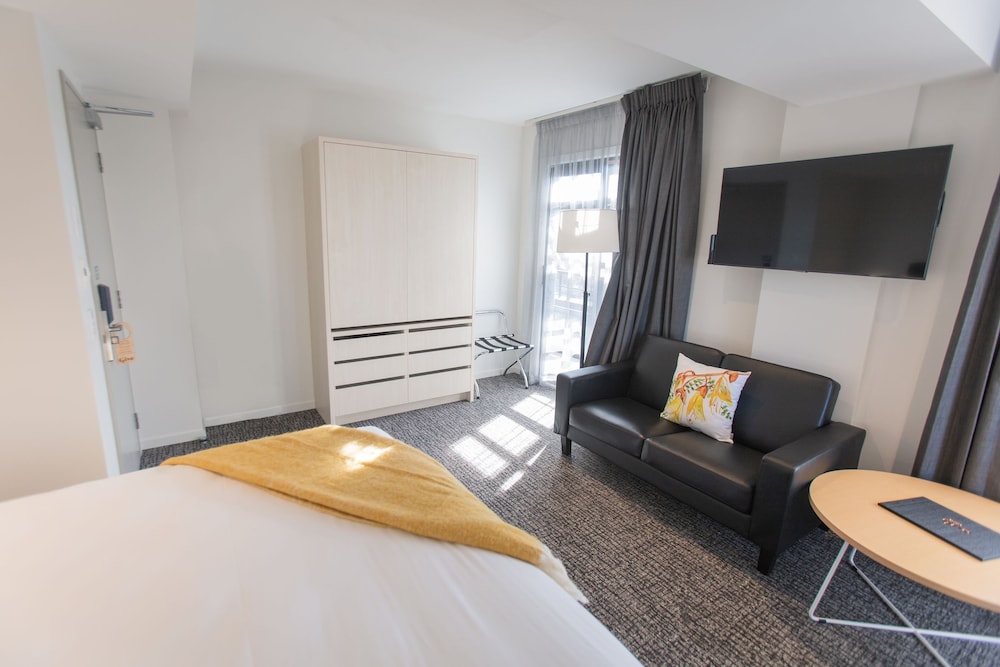 Studio Apartment - Photo 2