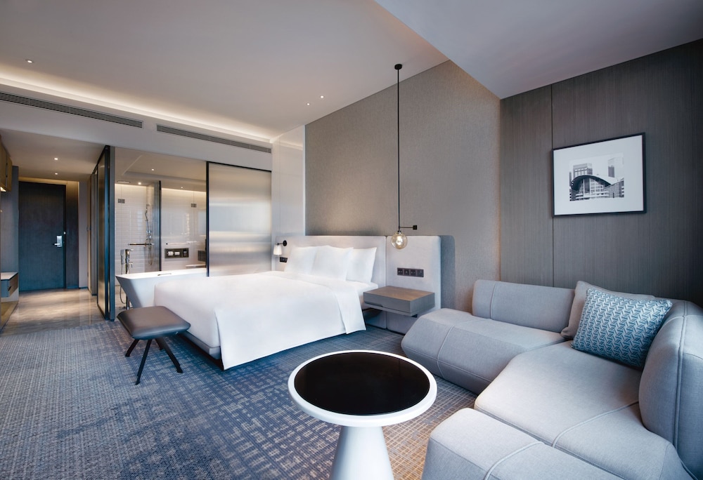 Standard Room, 1 King Bed (WorkLife)