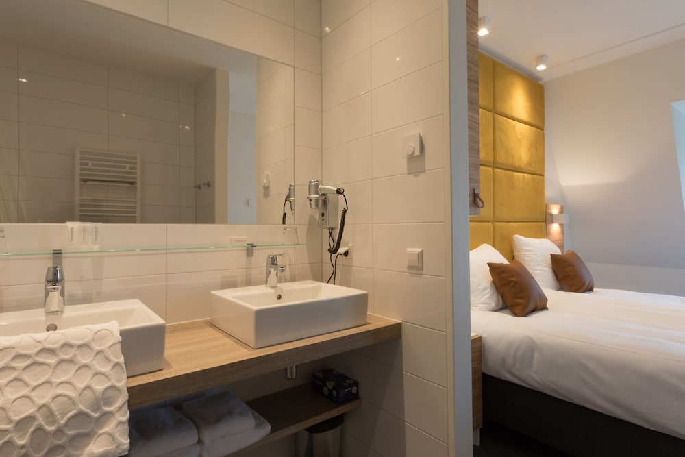 Deluxe Suite photo 2