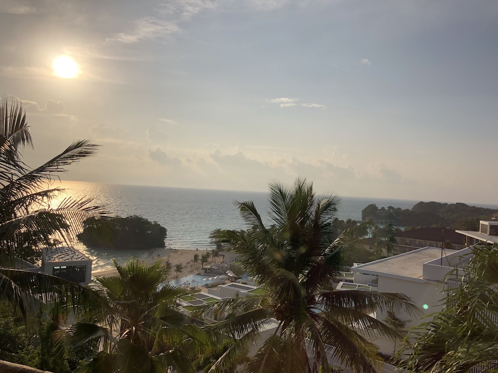 Classic Apartment, 2 Bedrooms, Ocean View photo 2