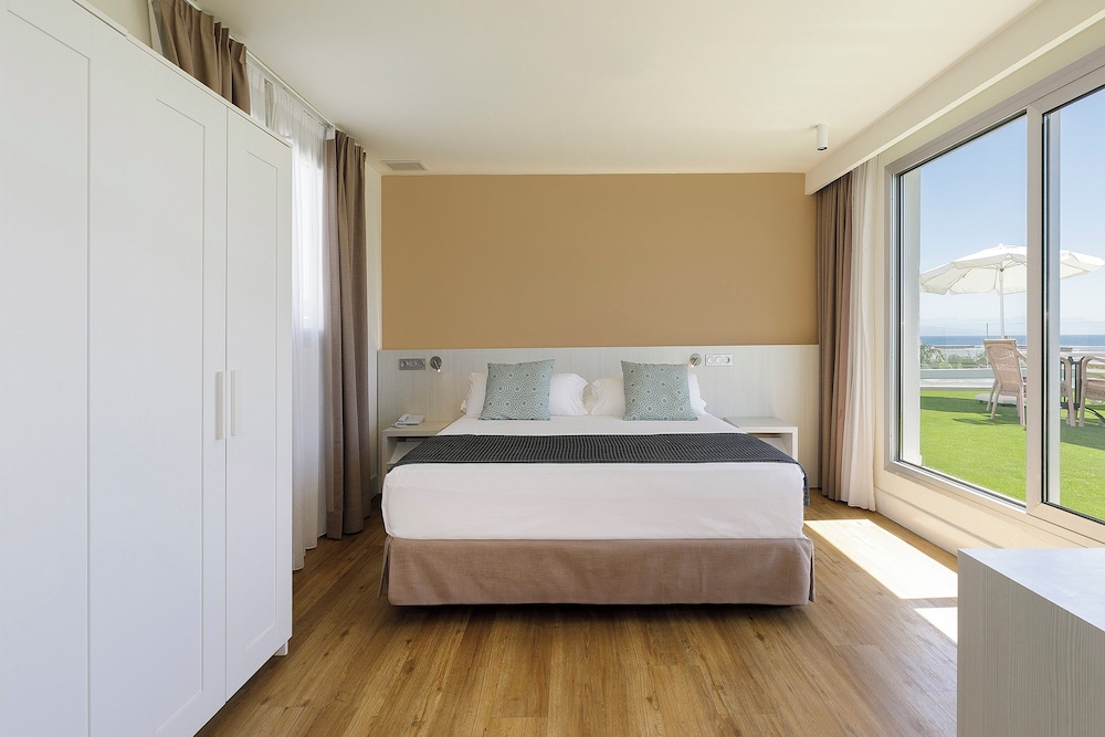 Suite, Sea View (Sol 2 Ad + 2 Ch)