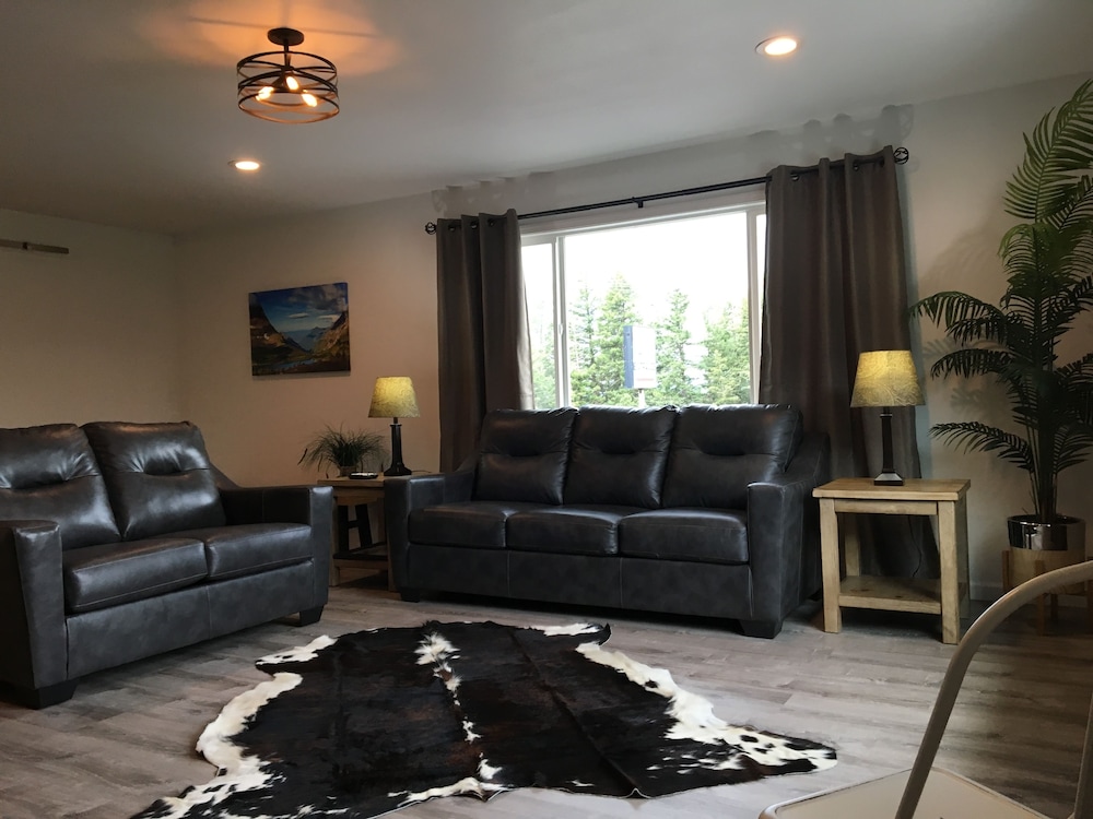 Grizzly Den Suite, 2nd Floor, No Pets; Remodeled 2018 photo 1