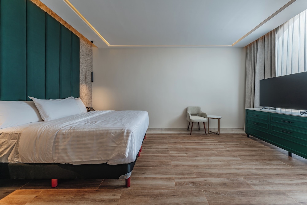 Suite - Photo 6