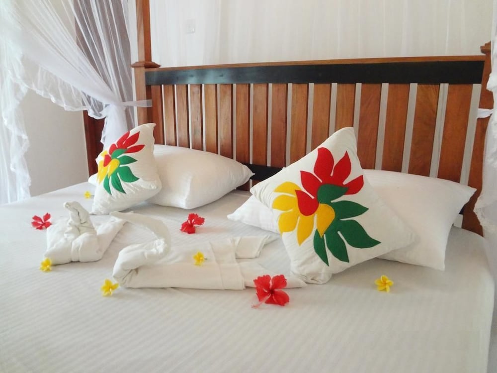 Economy Double Room, 1 King Bed, Garden View photo 3