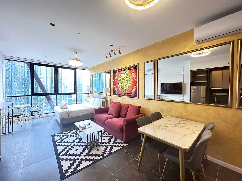 Superior Studio, City View
