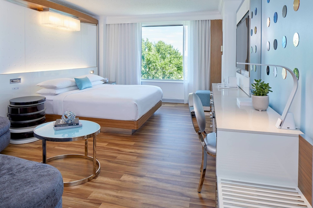 Club Room, 1 King Bed - Photo 3