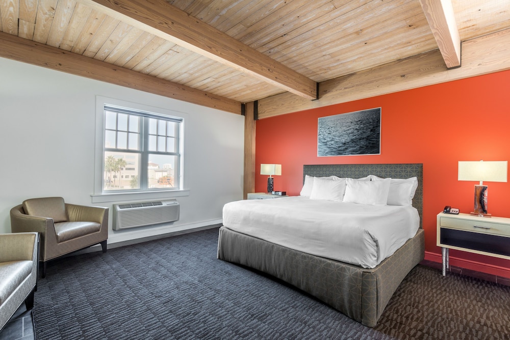 Room, 1 King Bed, Non Smoking - Photo 2