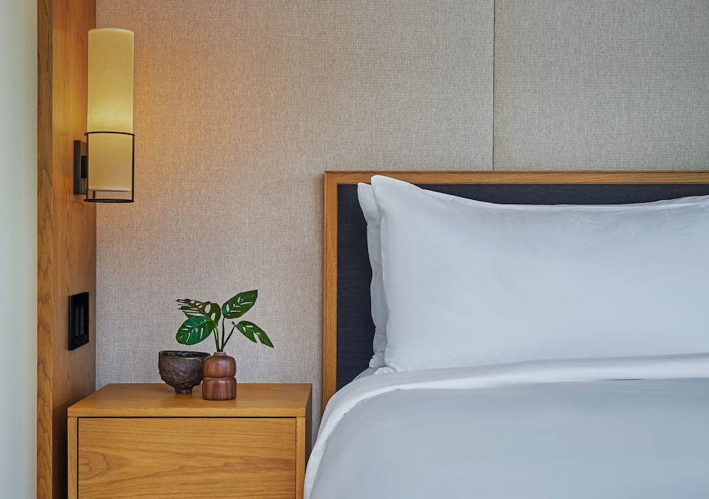 Studio Suite, Corner (Skyline)