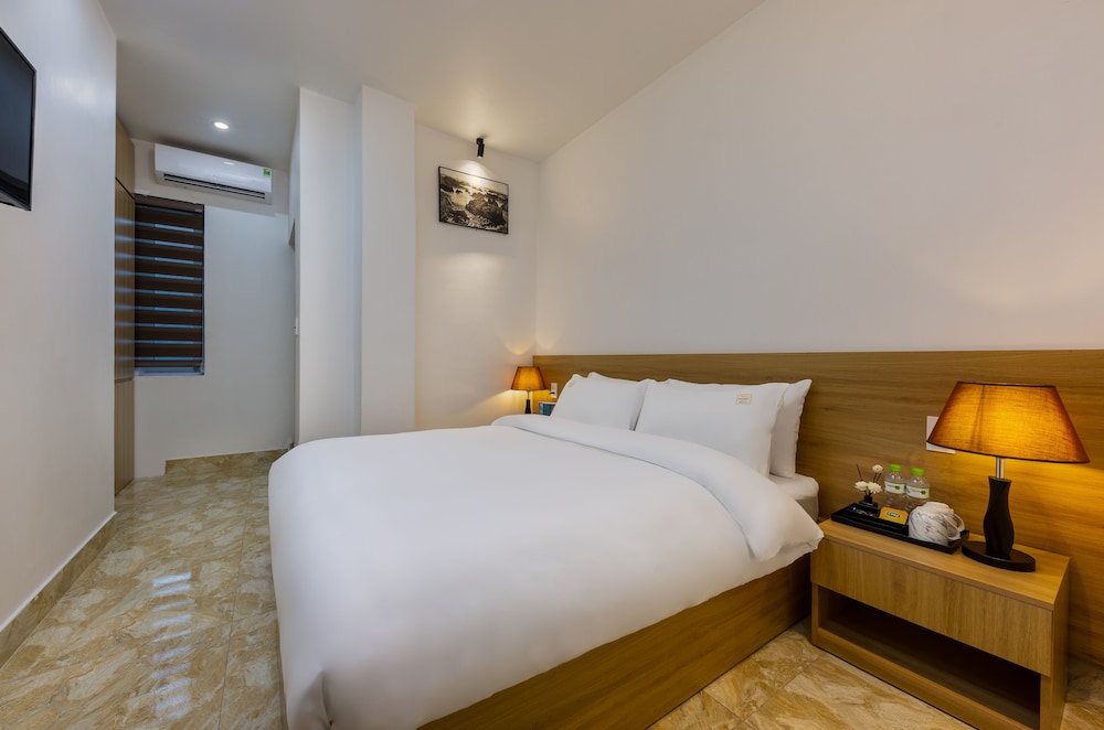 Economy Double Room, 1 King Bed