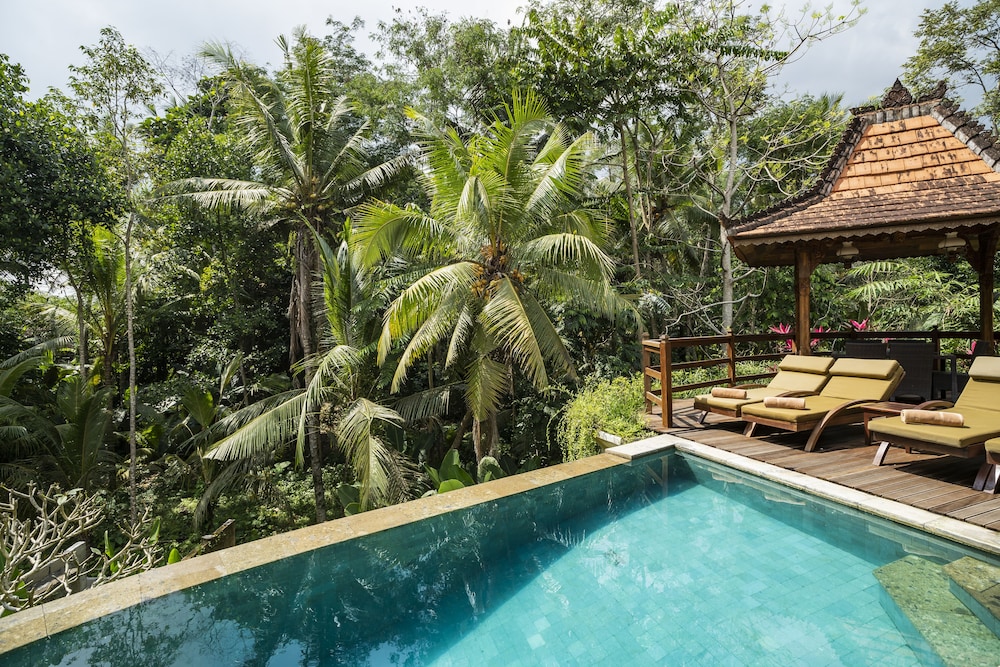 Family Three-Bedroom Villa with Private Pool