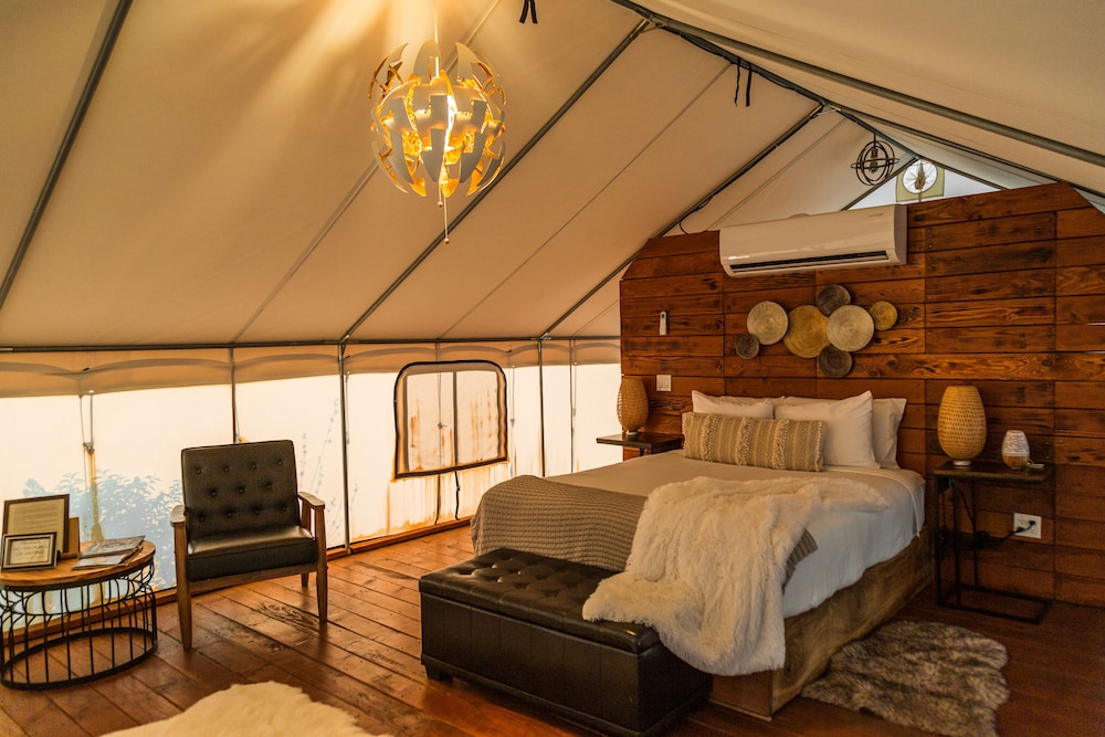 Honeymoon Tent, 1 King Bed, Pool View photo 2