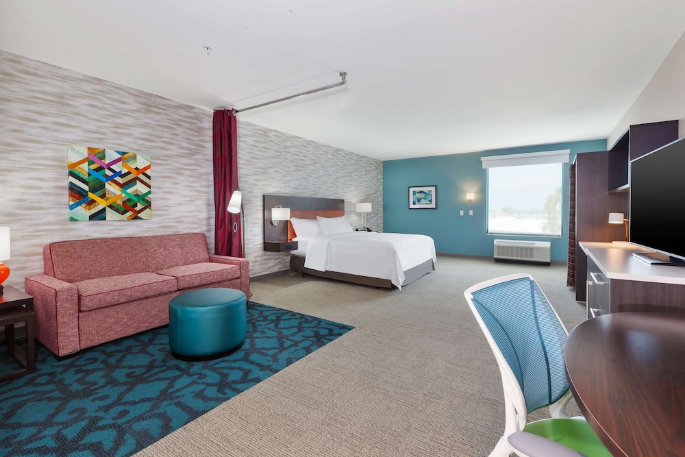 Studio, 1 King Bed, Bathtub